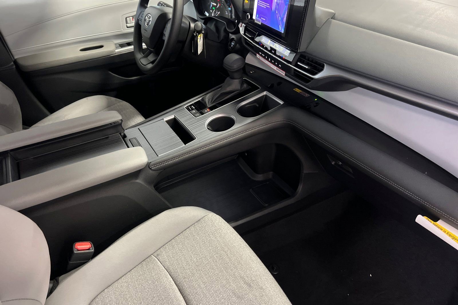 New 2026 Toyota Sienna LE FWD image 19