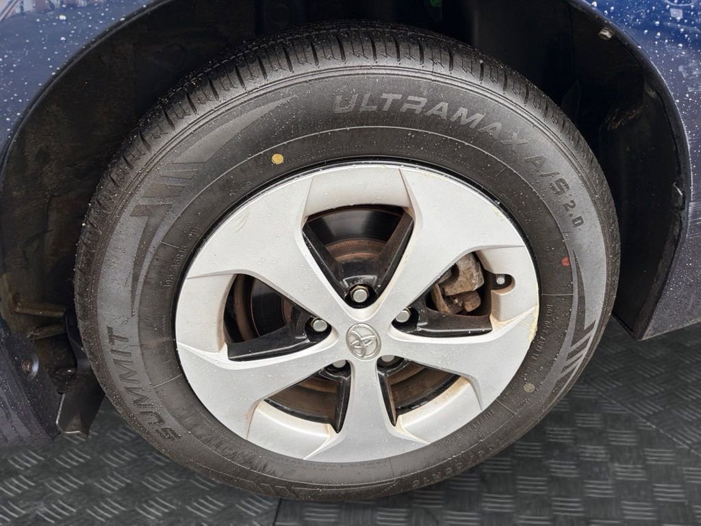 Used 2015 Toyota Prius Three image 9