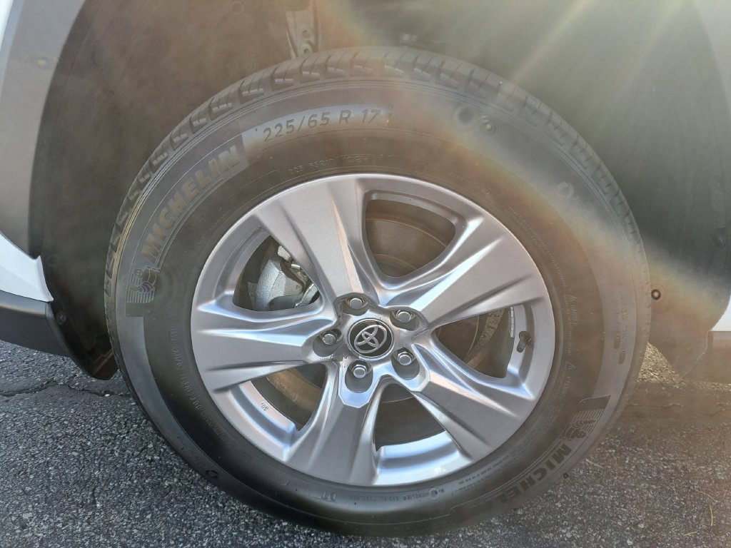 Used 2025 Toyota RAV4 XLE FWD image 37