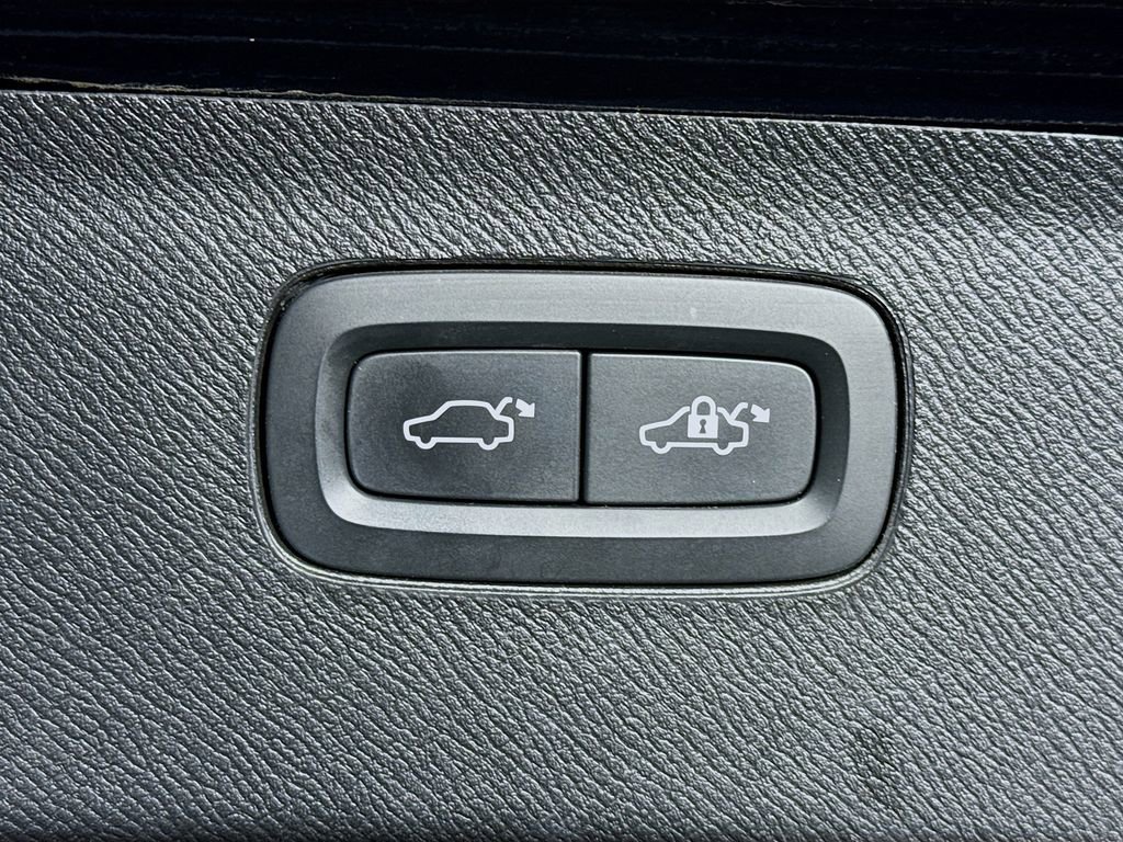 Used 2022 Volvo XC90 T6 Momentum w/ Climate Package image 31