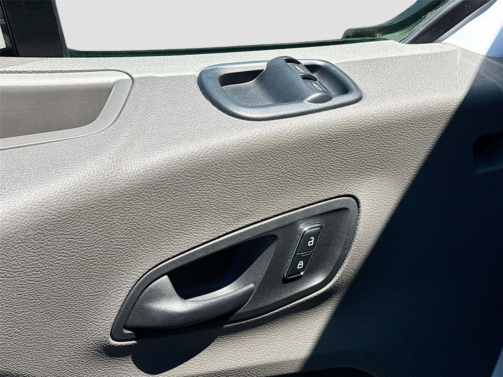 Used 2024 Ford Transit 350 XLT image 18