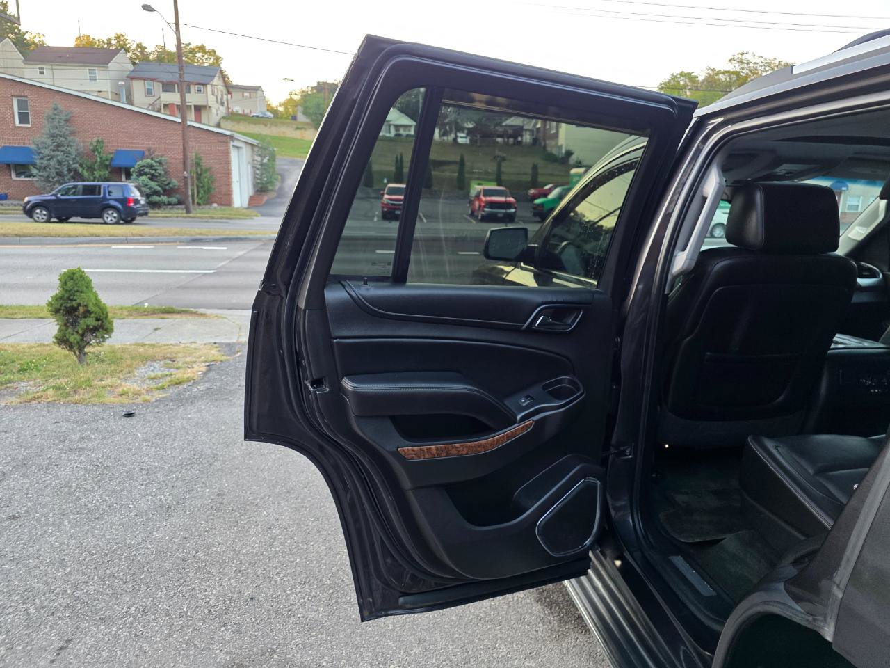 Used 2015 Chevrolet Tahoe LTZ AWD/4WD image 13