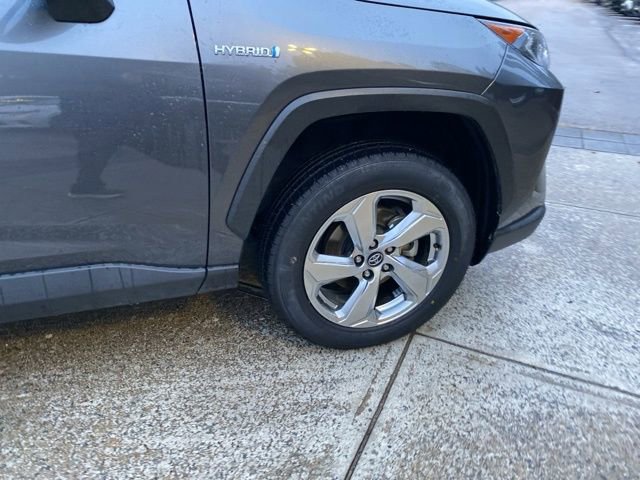 Used 2021 Toyota RAV4 XLE Premium image 17