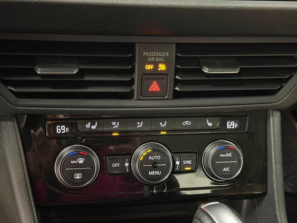 Used 2019 Volkswagen Jetta SE w/ Cold Weather Package image 28