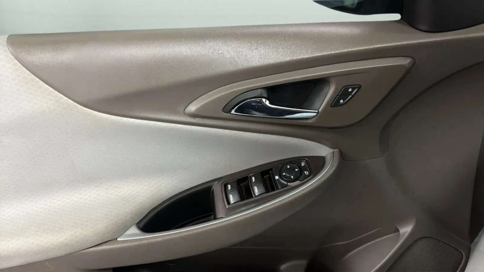 Used 2022 Chevrolet Malibu LT FWD image 17