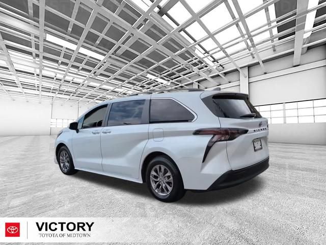 Certified 2023 Toyota Sienna XLE FWD image 5