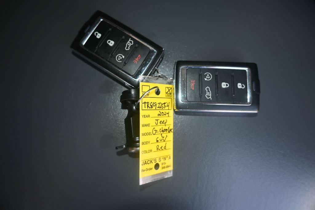 Used 2024 Jeep Grand Cherokee L Limited w/ Luxury Tech Group II RWD image 30