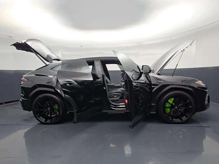 Used 2022 Lamborghini Urus AWD/4WD image 22