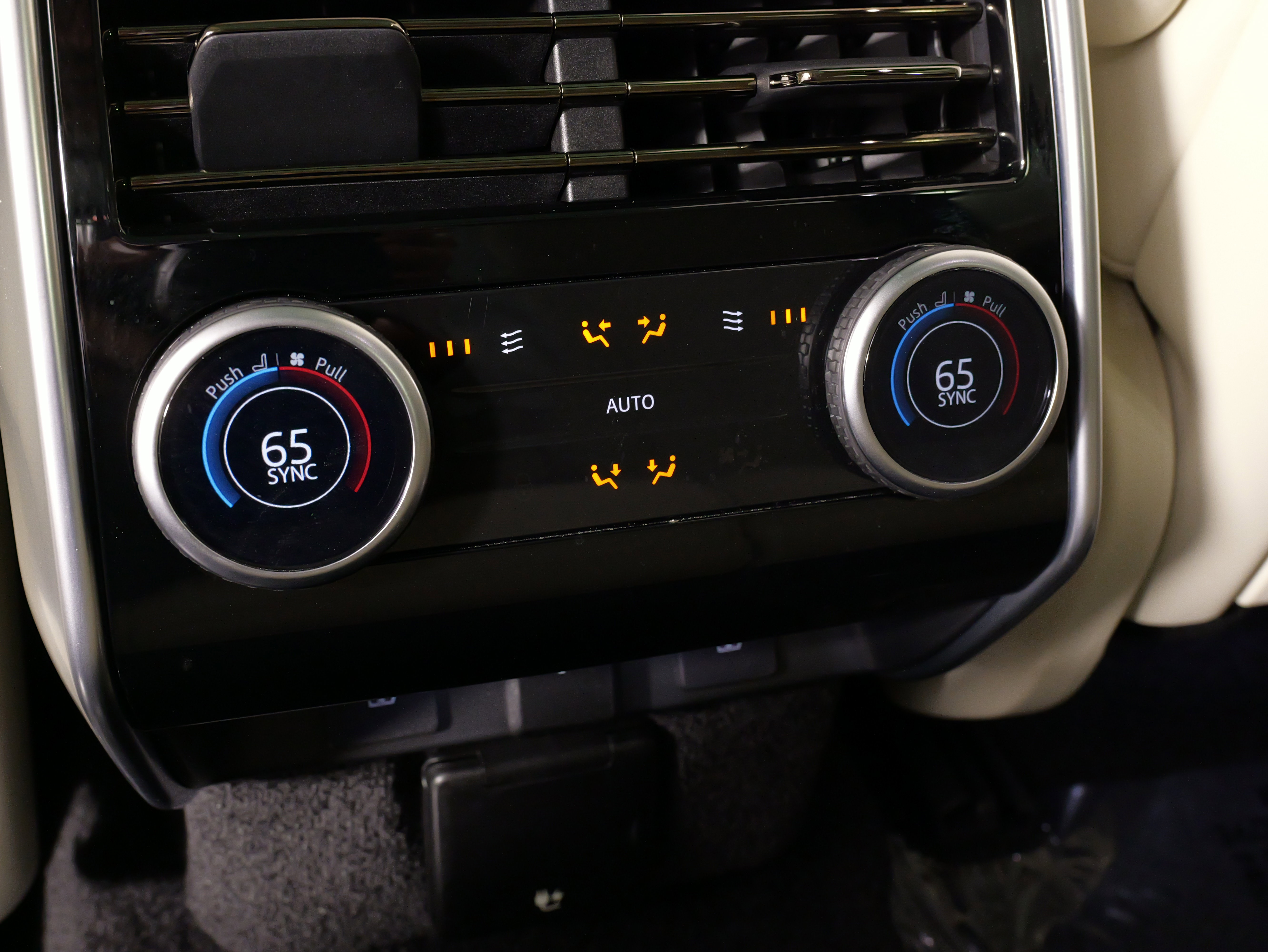 Used 2025 Land Rover Range Rover Long Wheelbase SE image 43