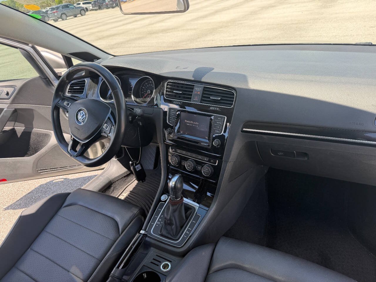 Used 2015 Volkswagen Golf TDI SEL FWD image 32