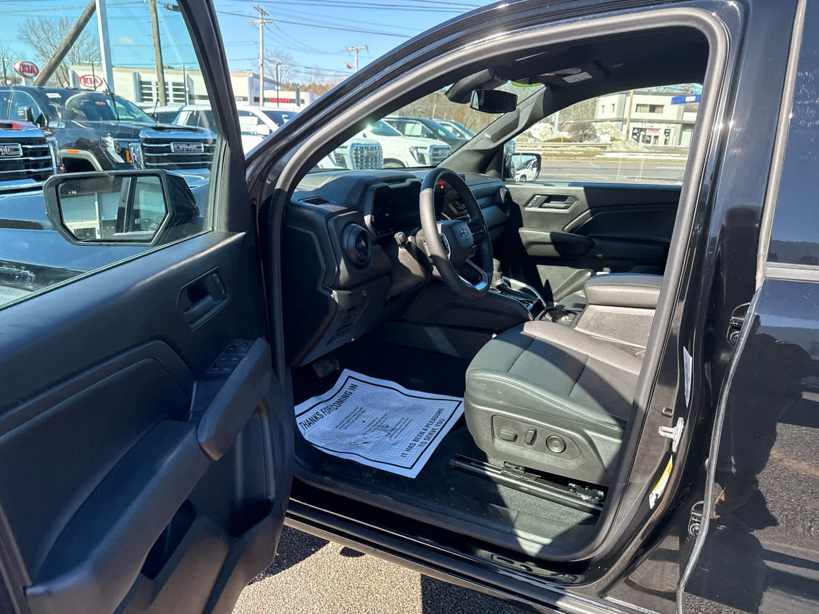 Certified 2025 Chevrolet Colorado Trail Boss w/ Off-Road Front Bumper Package image 10