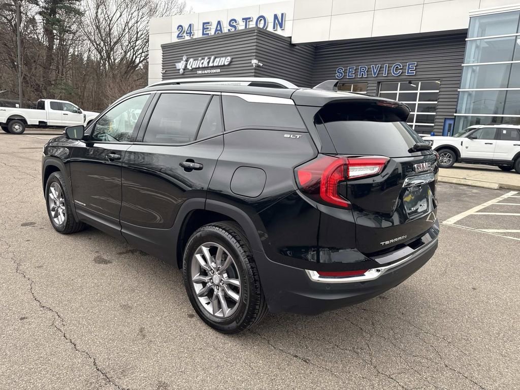 Used 2024 GMC Terrain SLT w/ Infotainment Package II image 3