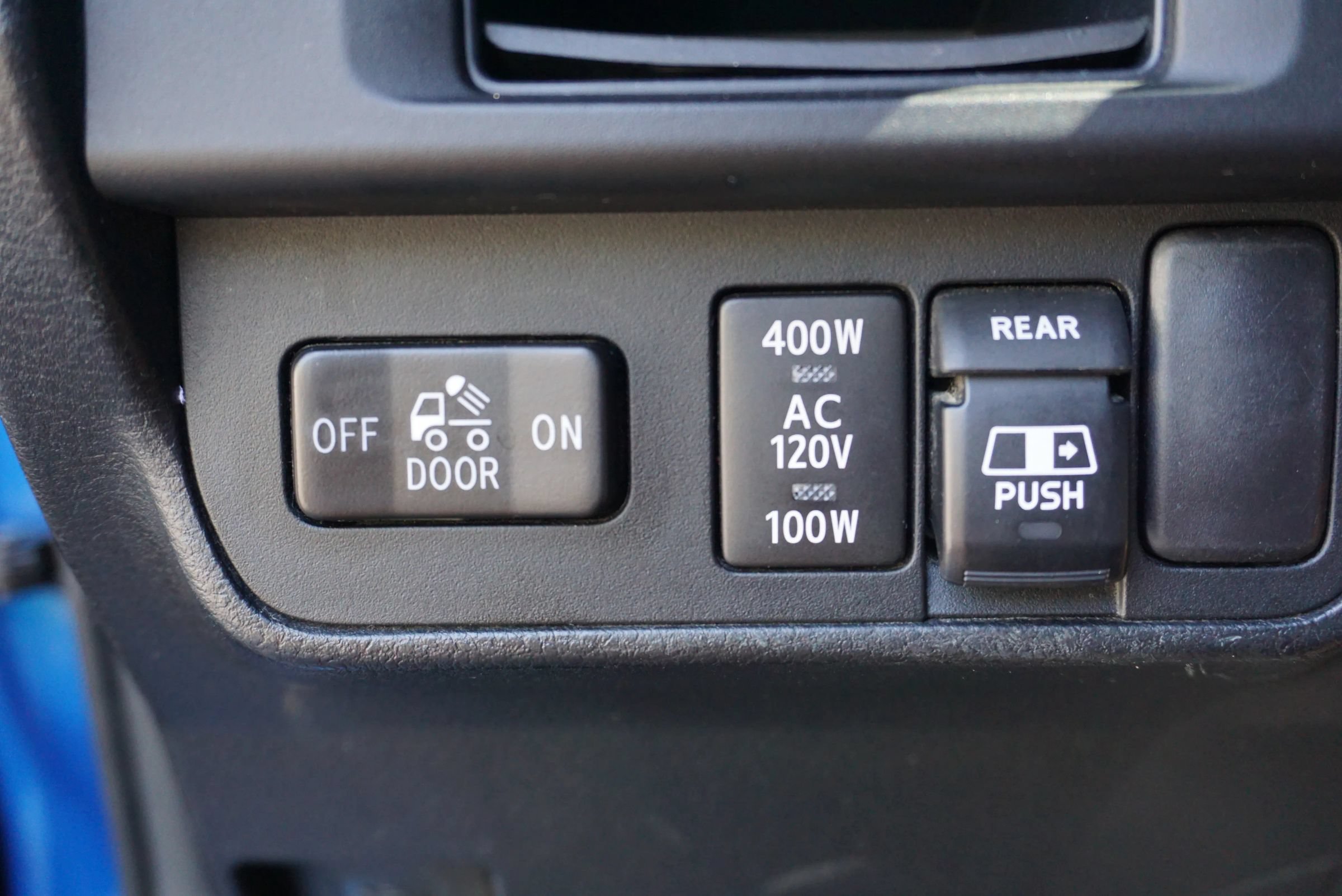 Used 2017 Toyota Tacoma TRD Sport w/ Tow Package (A/T) AWD/4WD image 24