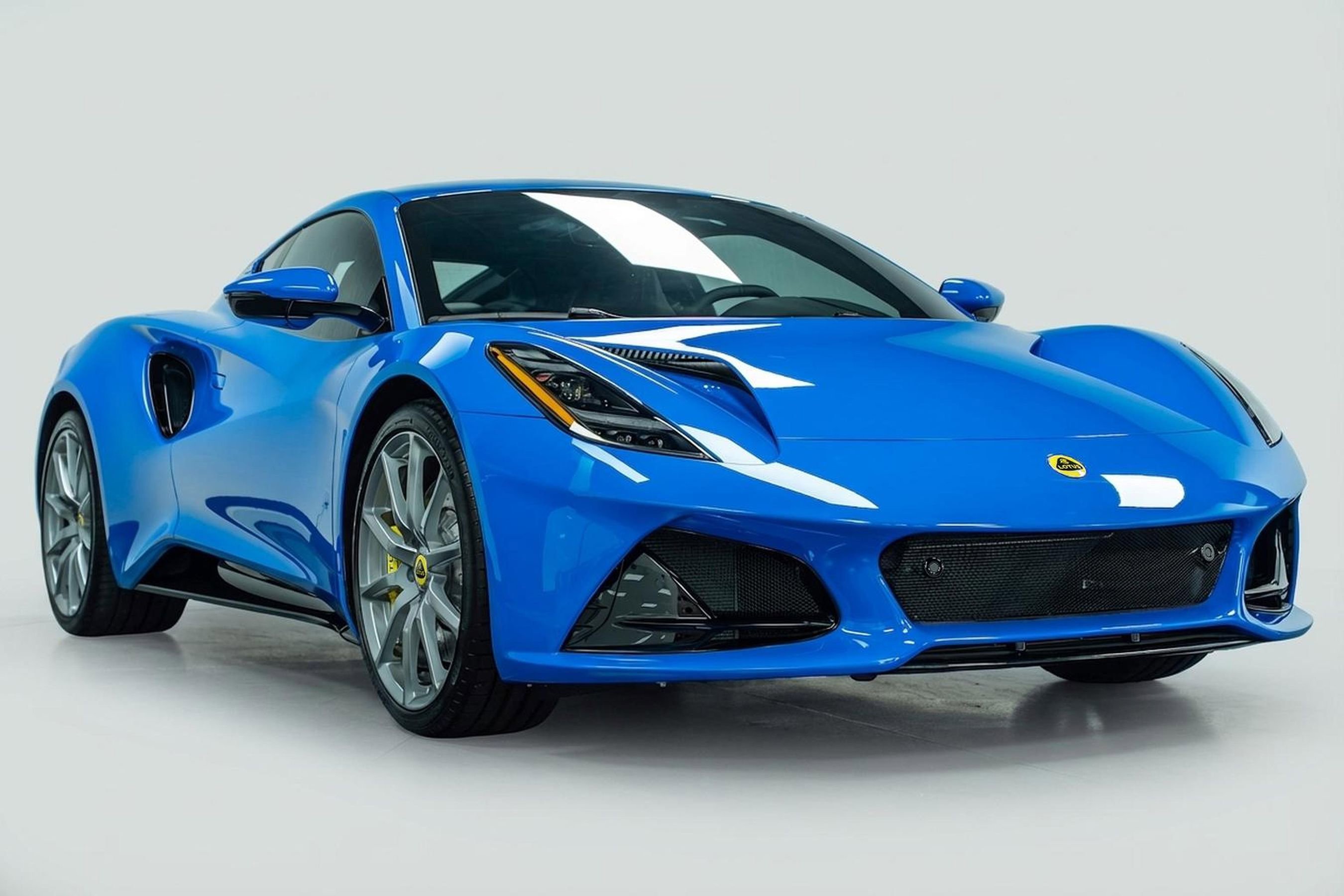 New 2025 Lotus Emira image 9