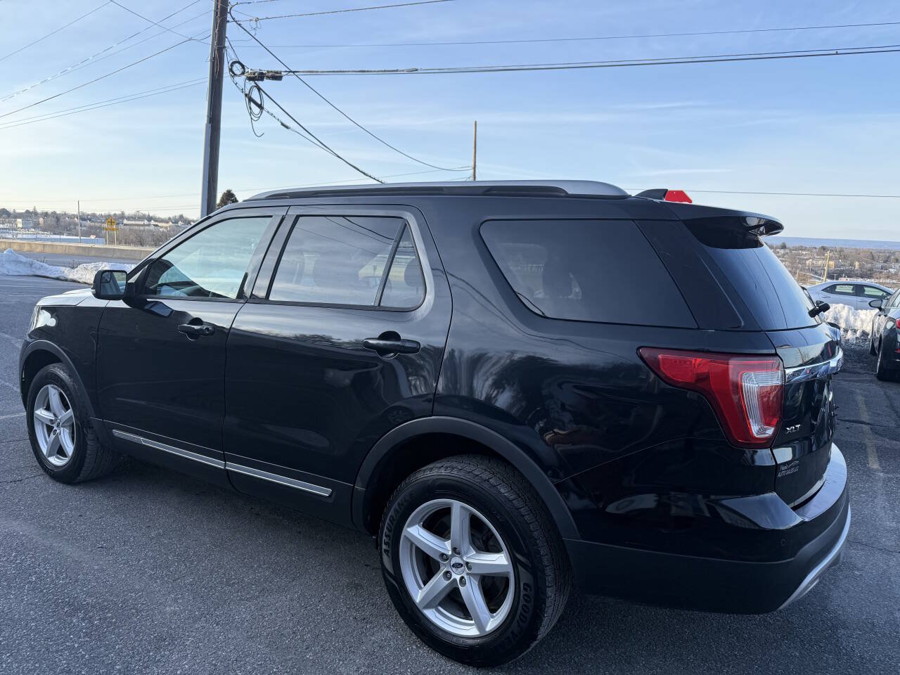 Used 2016 Ford Explorer XLT w/ Equipment Group 202A AWD/4WD image 7