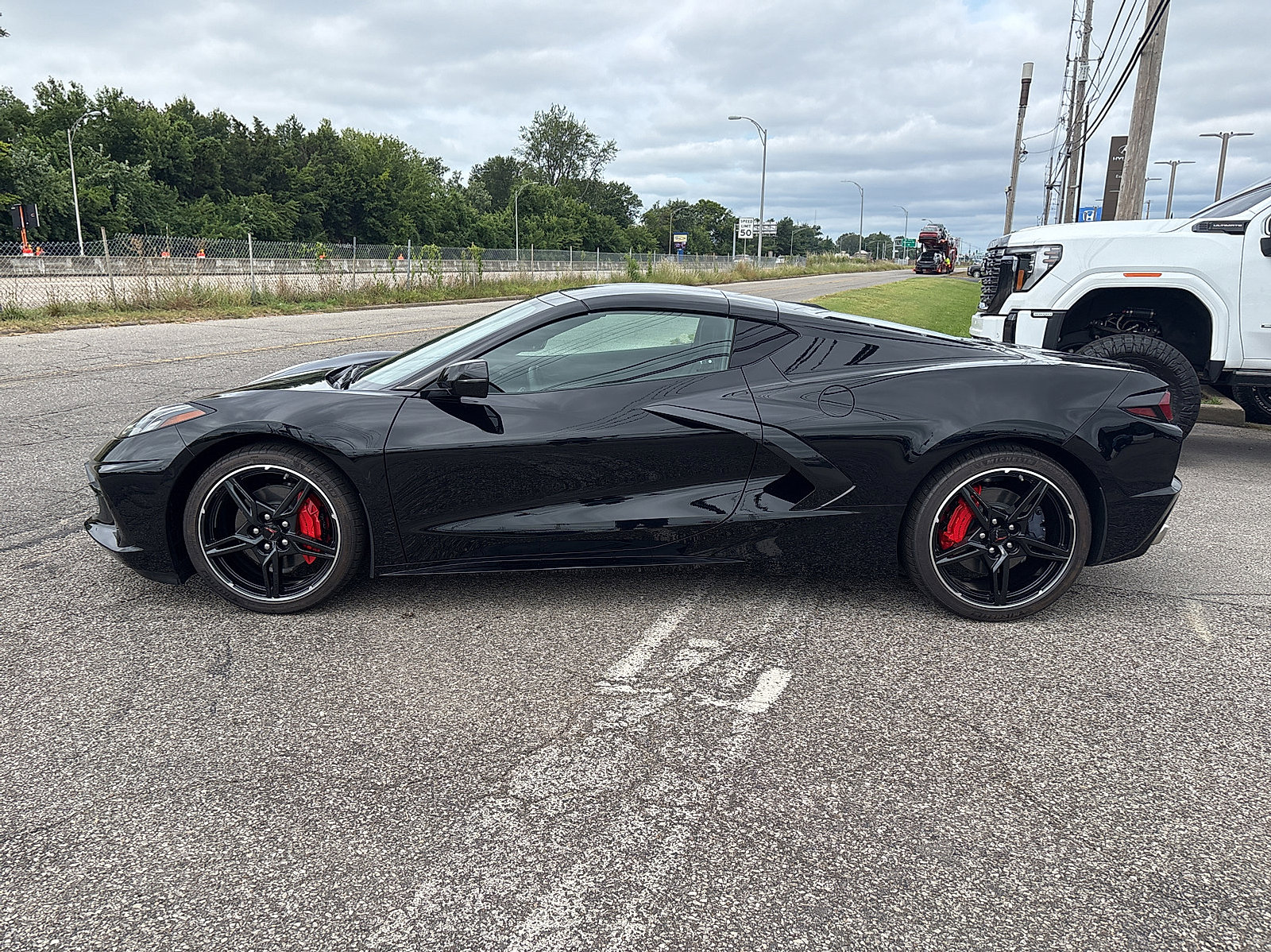 Used 2024 Chevrolet Corvette Stingray Coupe w/ Body-Color Dual Roof Package image 4