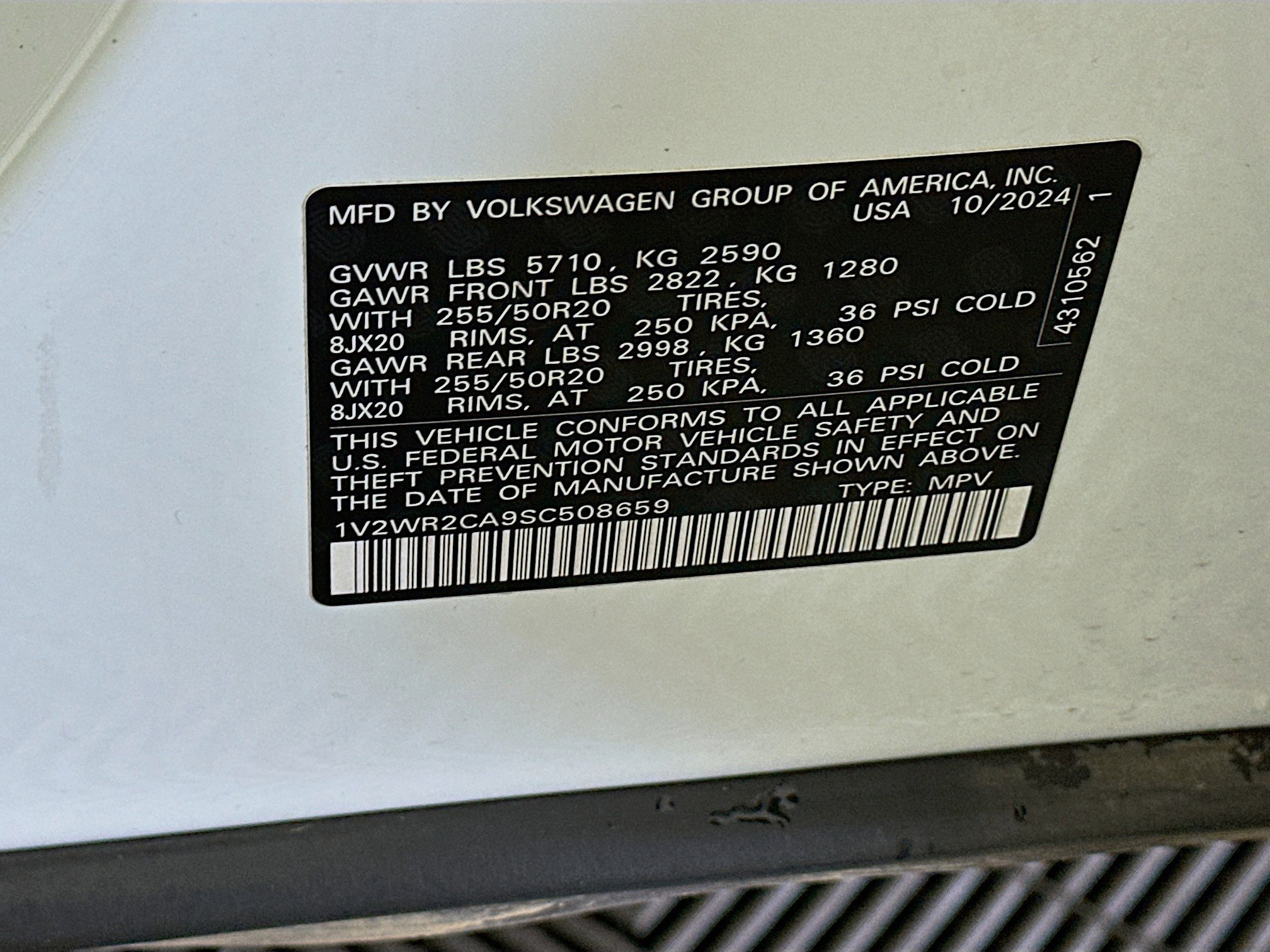 Used 2025 Volkswagen Atlas SE image 12