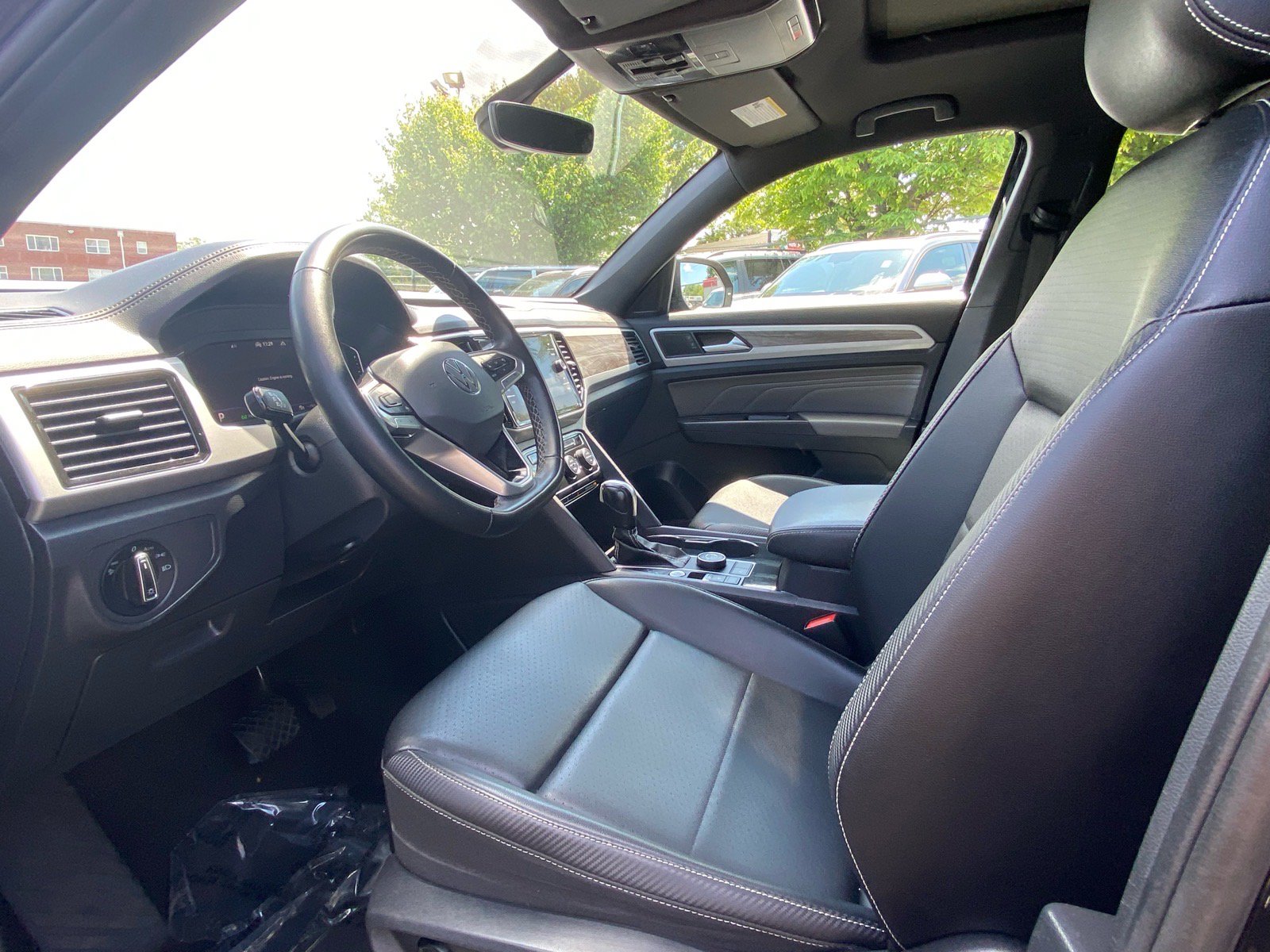 Certified 2023 Volkswagen Atlas Cross Sport SE w/ Panoramic Sunroof Package AWD/4WD image 13