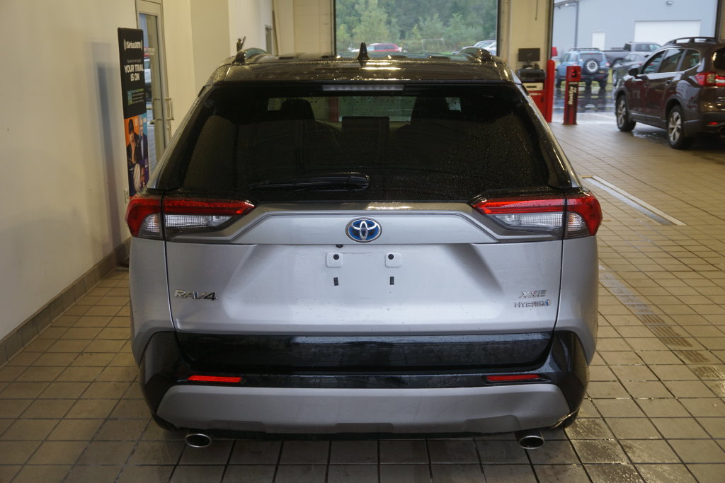 Used 2023 Toyota RAV4 XSE w/ XSE Grade Weather Package AWD/4WD image 16