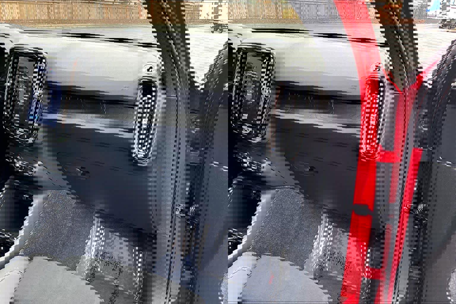 Used 2023 Volvo C40 P8 Recharge Ultimate w/ Protection Package Premier image 19