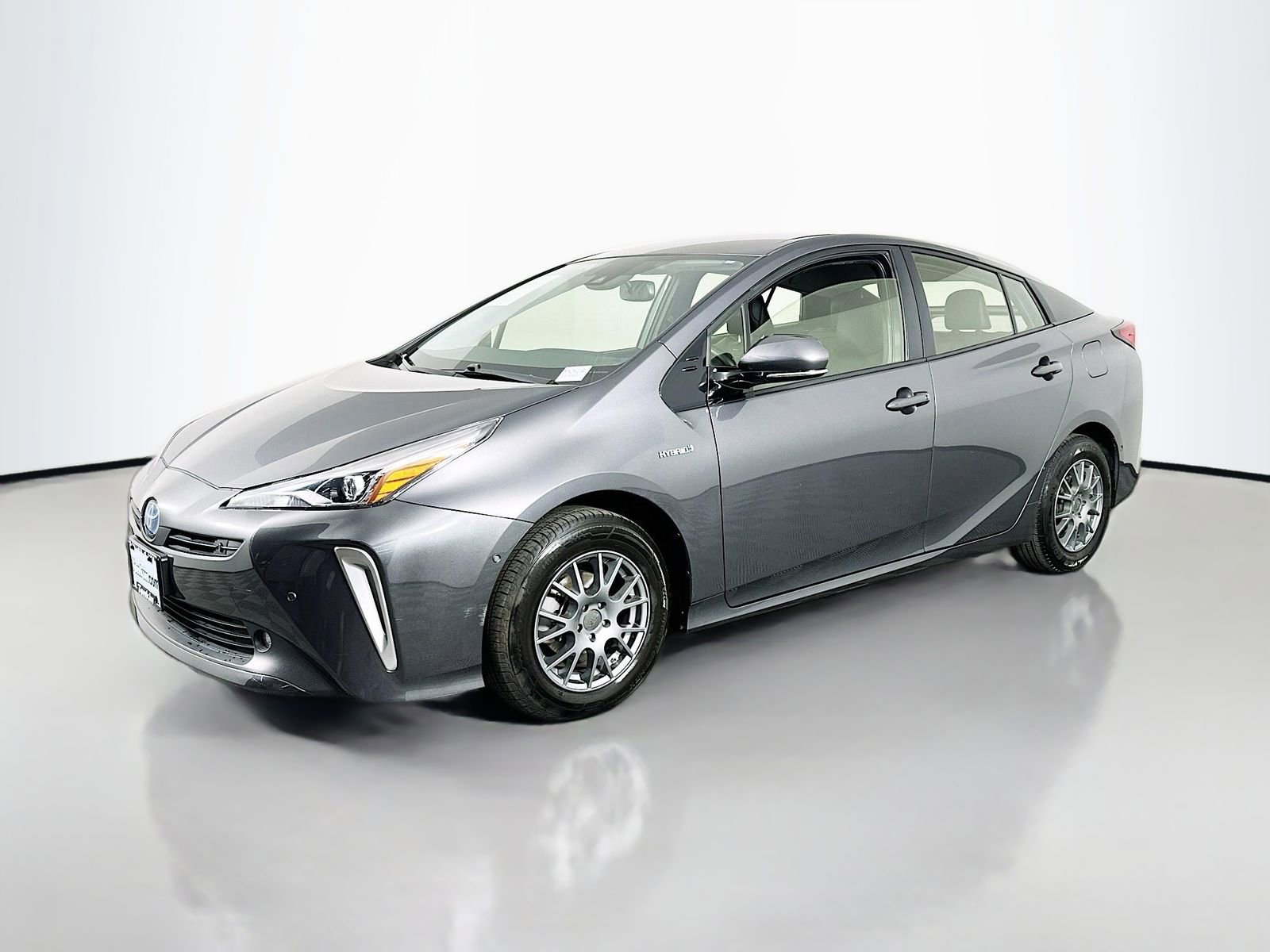 Used 2019 Toyota Prius XLE AWD/4WD image 3