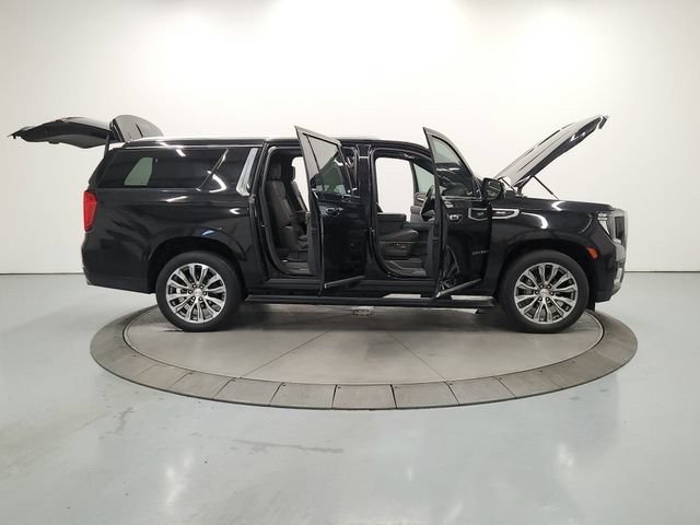 Used 2022 GMC Yukon XL Denali RWD image 16