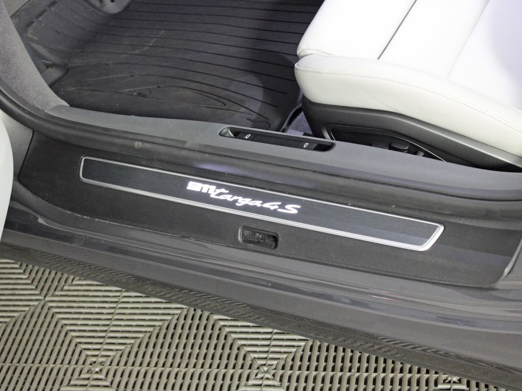 Certified 2024 Porsche 911 Targa 4S w/ Premium Package AWD/4WD image 25