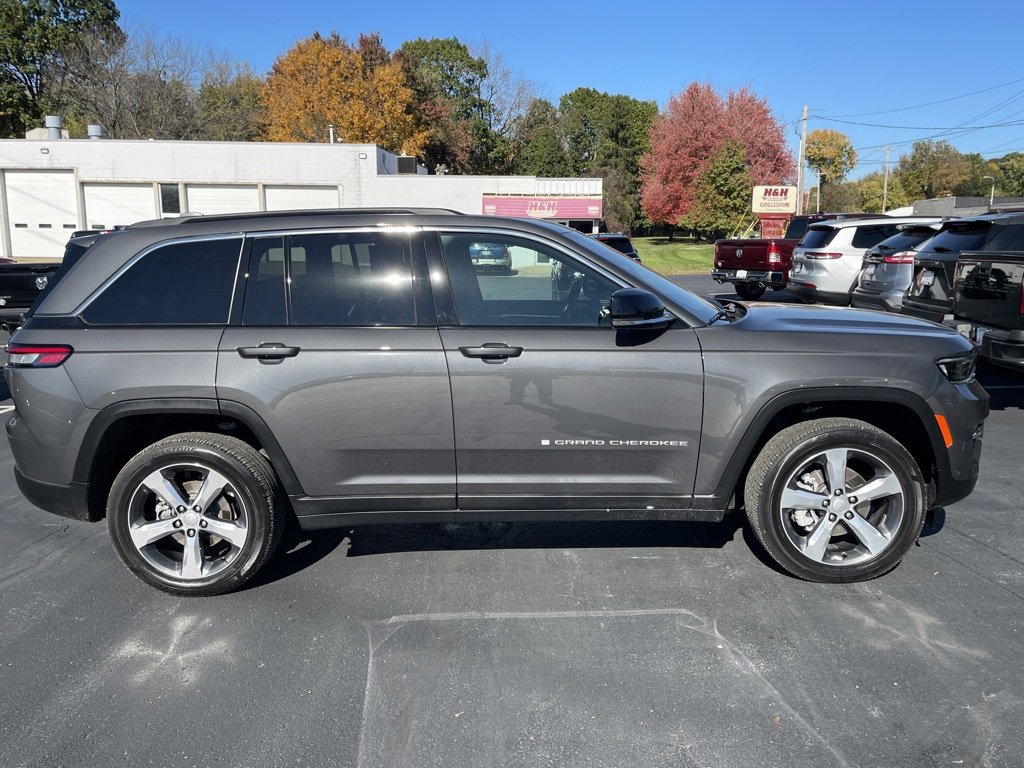 Used 2025 Jeep Grand Cherokee Limited w/ Luxury Tech Group II image 8