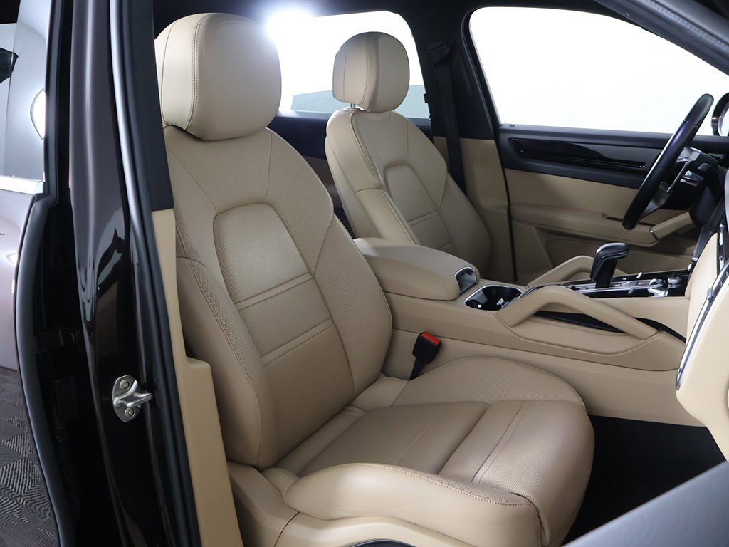 Used 2022 Porsche Cayenne image 36