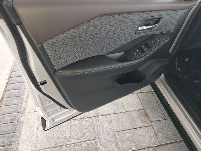 Certified 2023 Nissan Rogue SV image 27