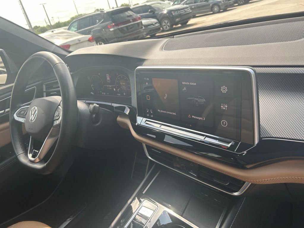 Certified 2024 Volkswagen Atlas Cross Sport SEL R-Line image 39