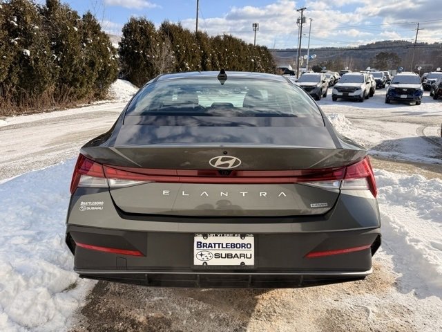 Used 2025 Hyundai Elantra Blue image 5