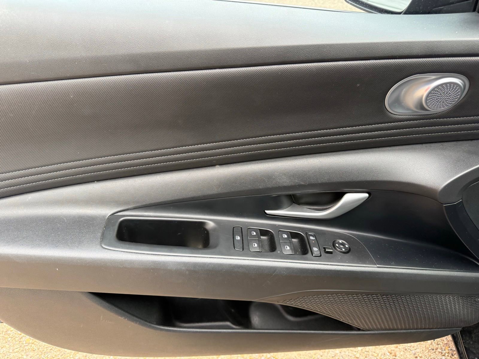 Used 2024 Hyundai Elantra Limited FWD image 9