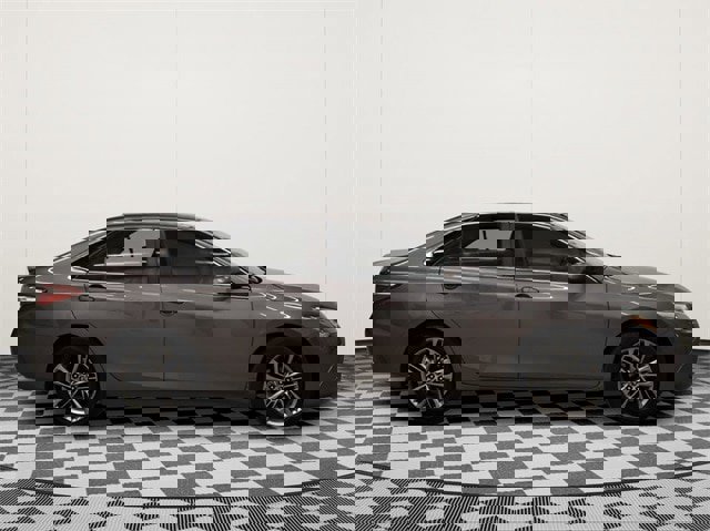 Used 2015 Toyota Camry image 2