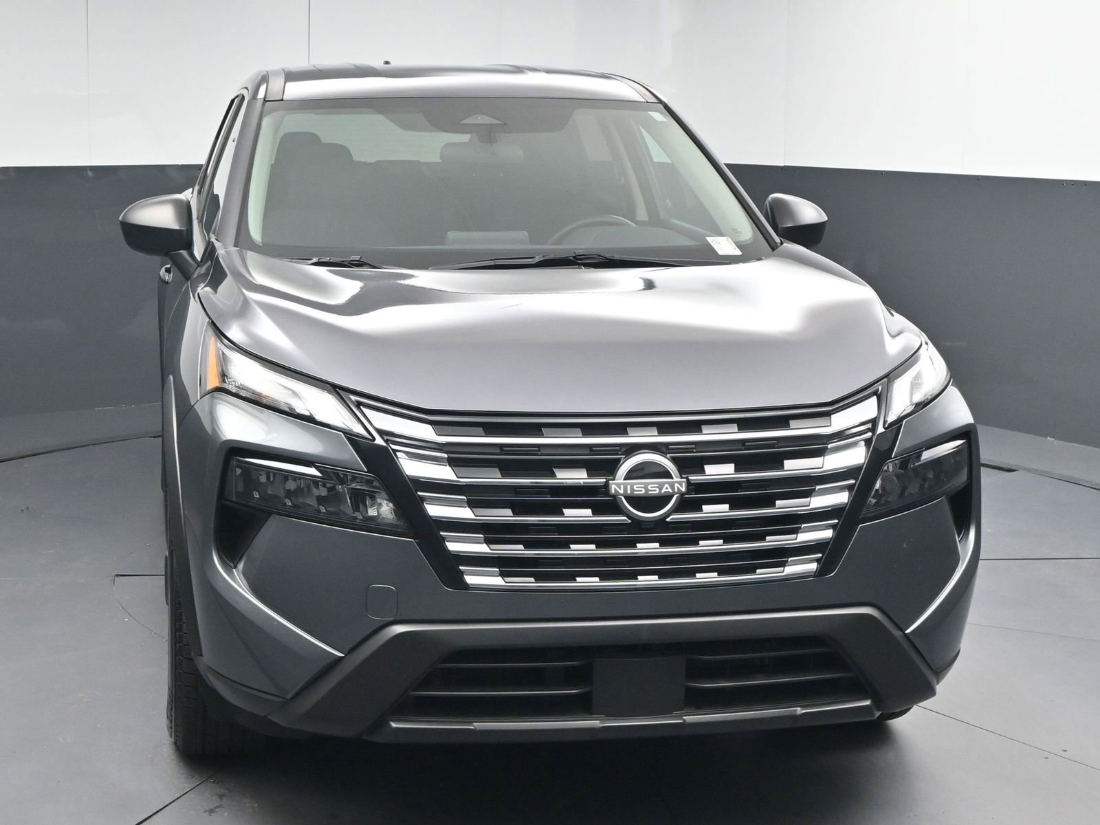 Used 2025 Nissan Rogue S image 2