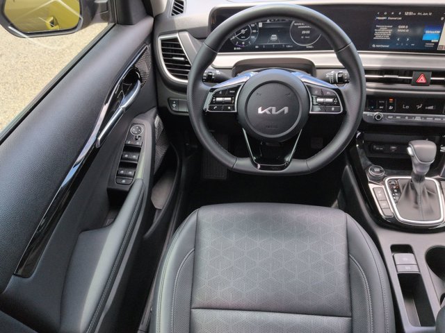 Used 2024 Kia Seltos SX w/ SX Sunroof Package AWD/4WD image 17