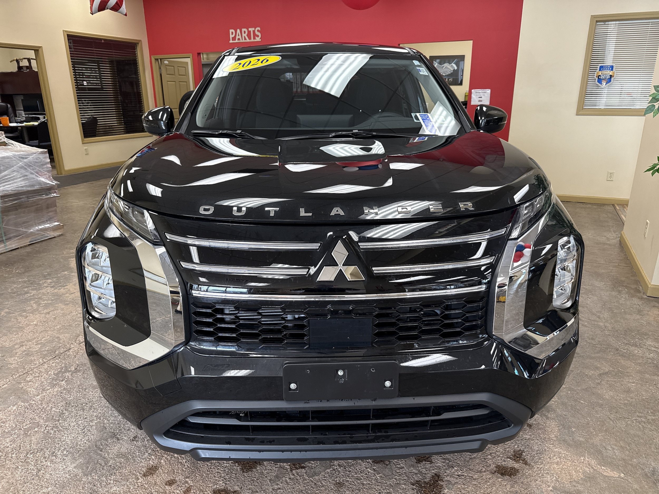 Used 2026 Mitsubishi Outlander ES FWD image 2
