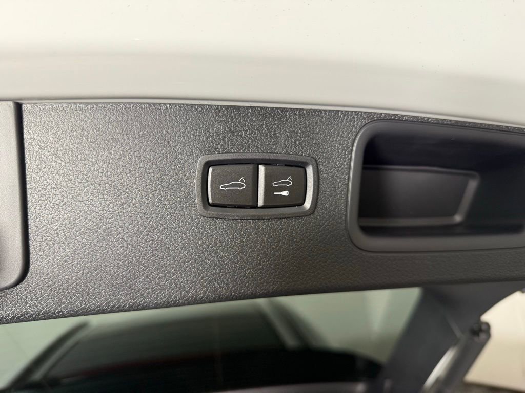 New 2026 Porsche Macan image 18