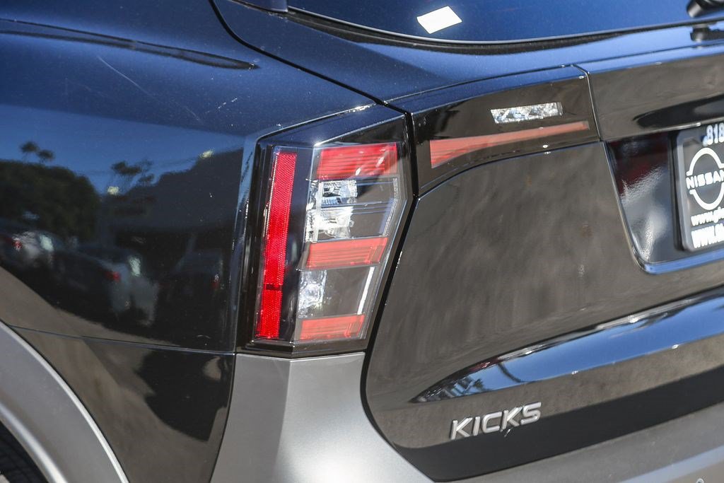 New 2026 Nissan Kicks SR FWD image 9