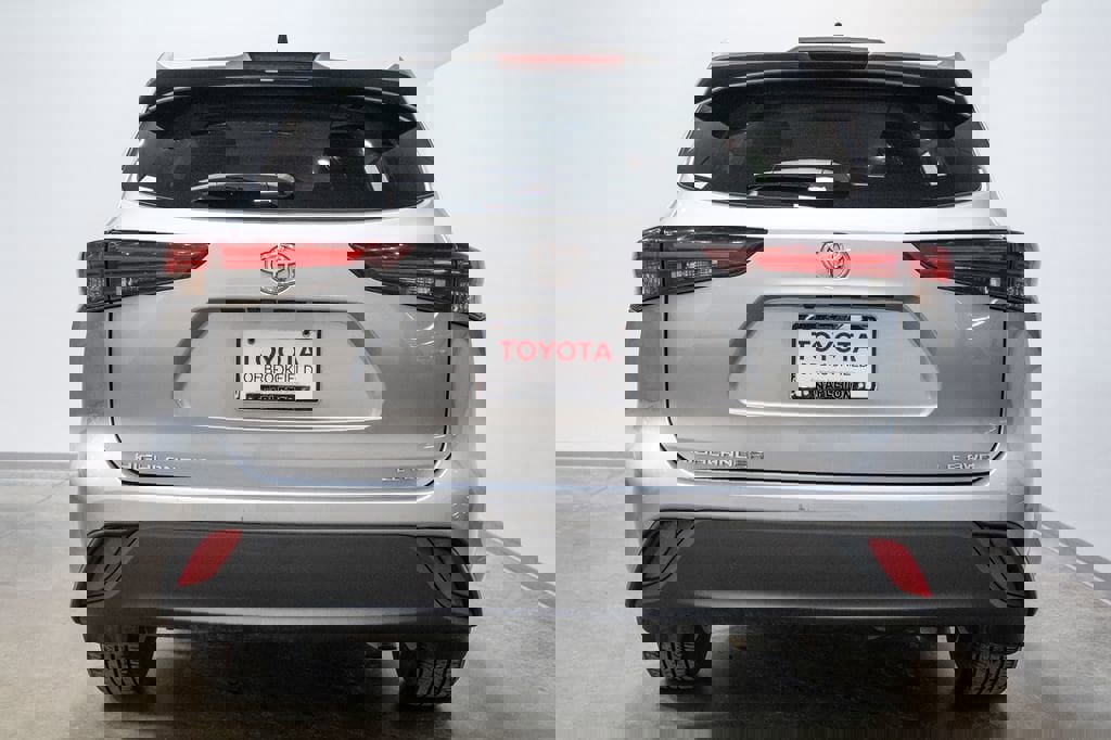 Used 2024 Toyota Highlander LE image 8