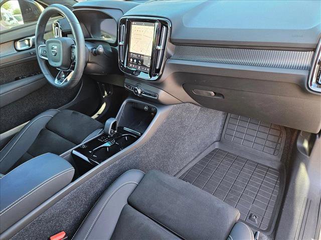 Used 2022 Volvo XC40 P8 Recharge Plus image 26