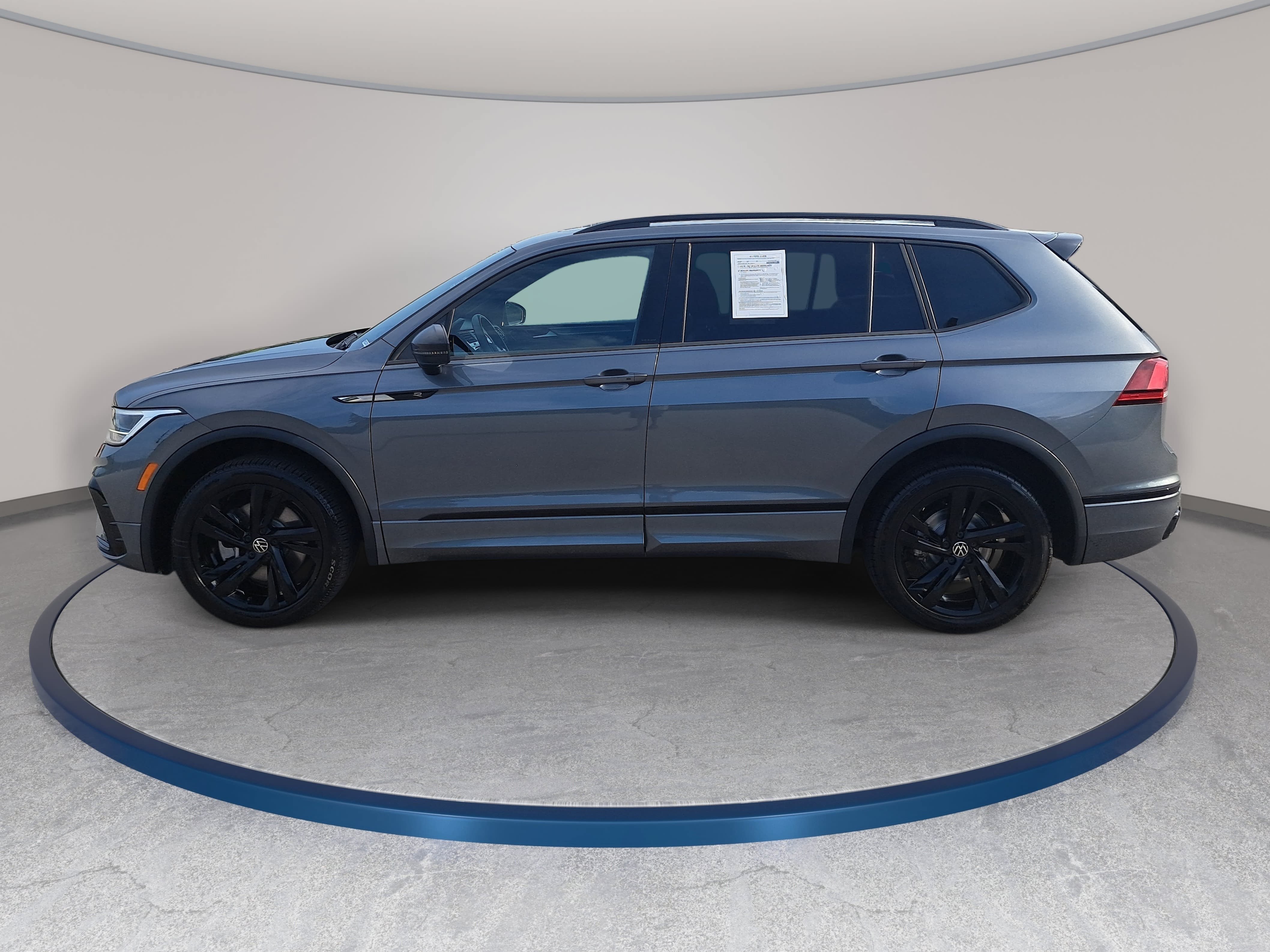 Used 2023 Volkswagen Tiguan SE R-Line FWD image 8