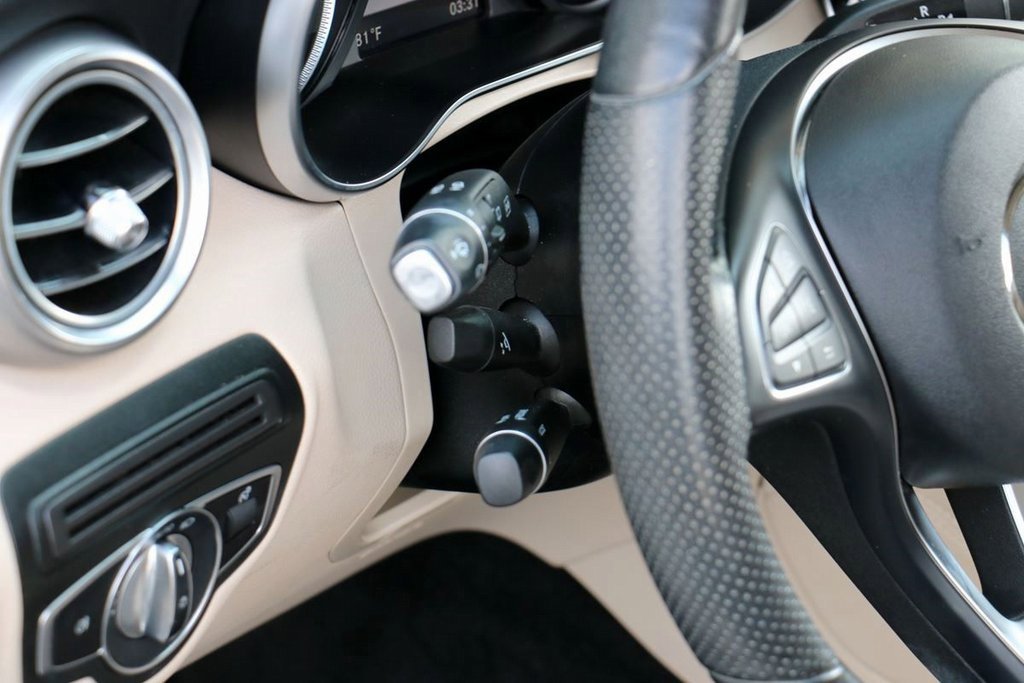 Used 2019 Mercedes-Benz GLC 300 4MATIC image 19