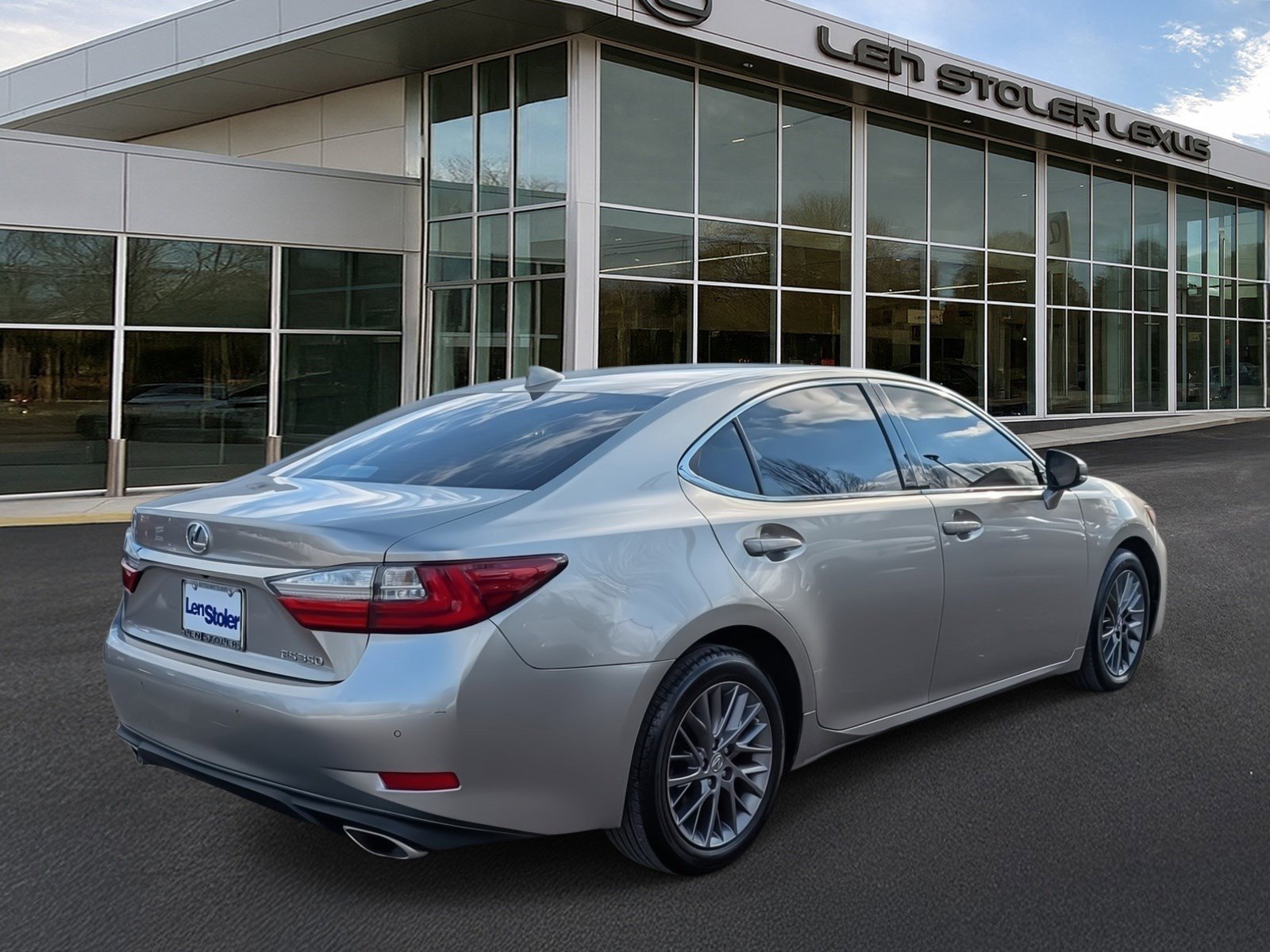Used 2018 Lexus ES 350 w/ Navigation System Package image 3