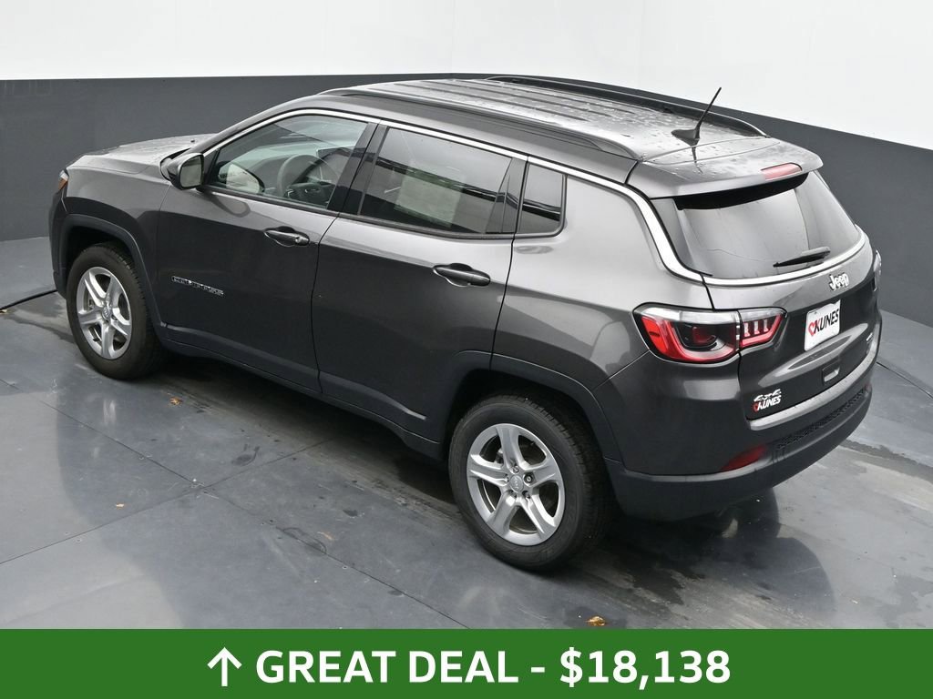 Used 2024 Jeep Compass Latitude image 50