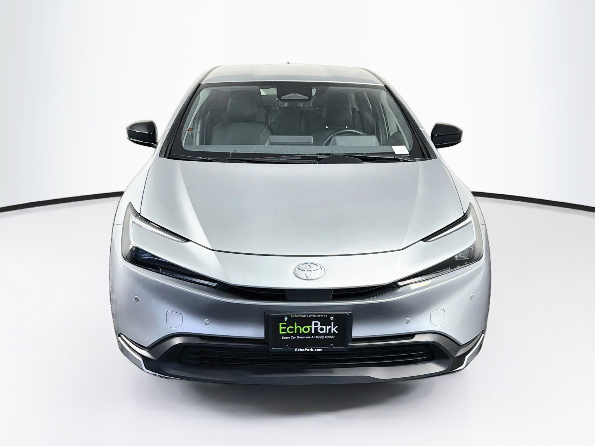 Used 2025 Toyota Prius LE FWD image 2