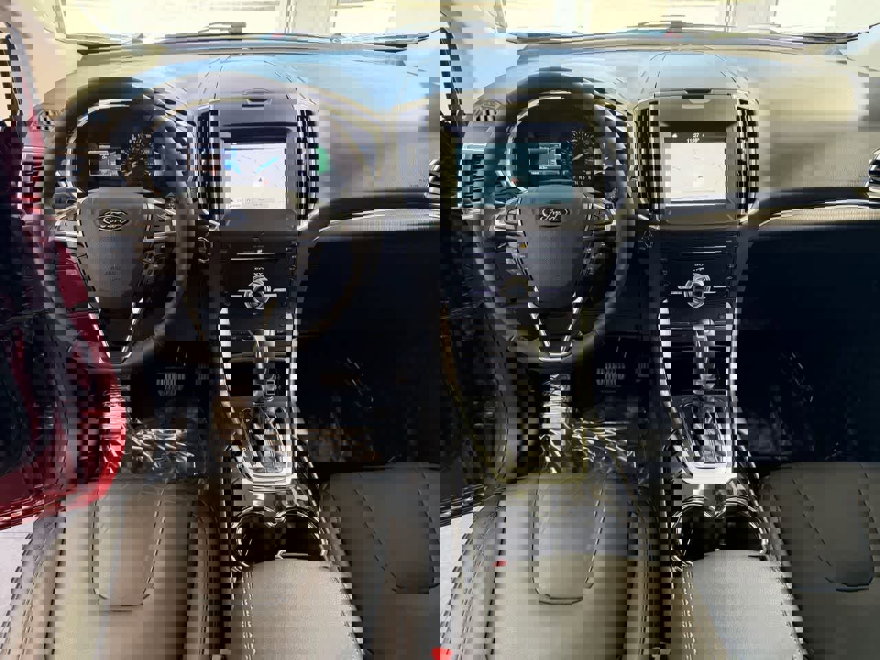 Used 2018 Ford Edge Titanium w/ Technology Package image 11