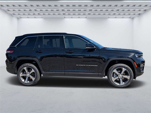New 2025 Jeep Grand Cherokee Limited w/ Luxury Tech Group II image 2