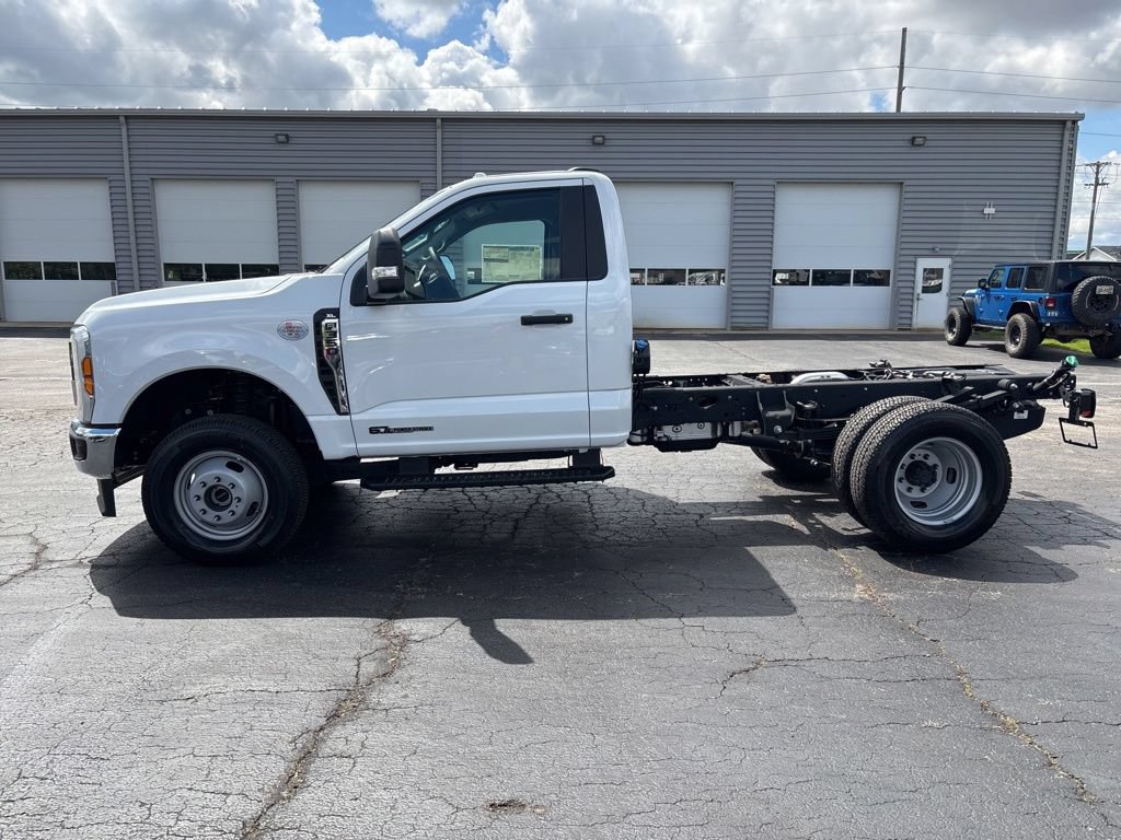 Used 2025 Ford F350 XL w/ XL Chrome Package AWD/4WD image 2