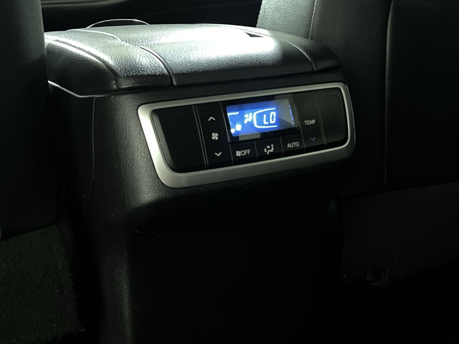 Used 2019 Toyota Highlander XLE AWD/4WD image 37